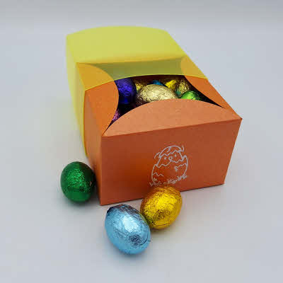 Bilbao doosje cracking egg